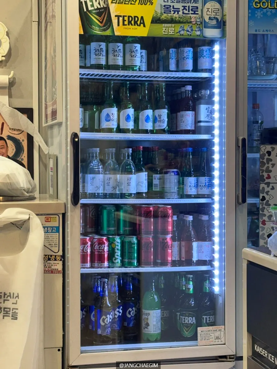 주류 메뉴에 적힌 빨간뚜껑 소주