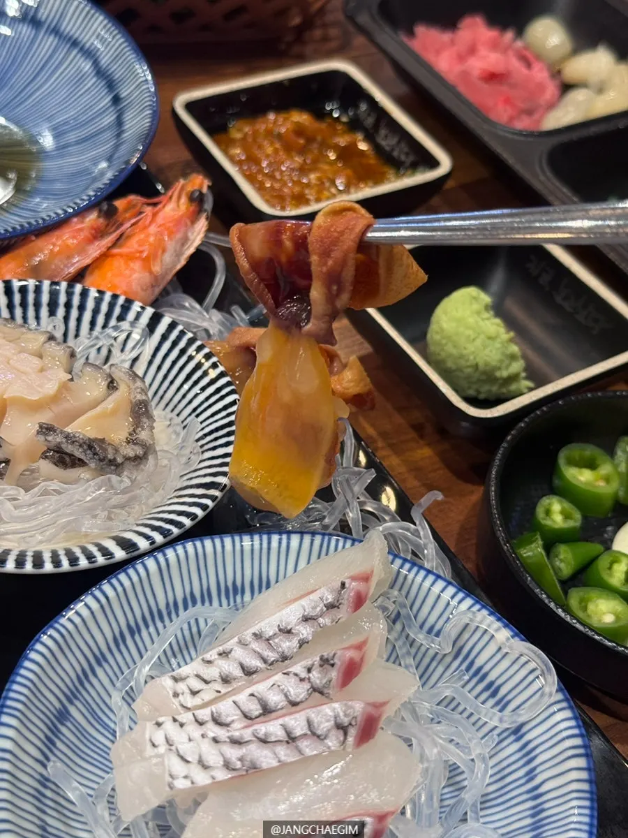 기본 찬으로 나온 멍게