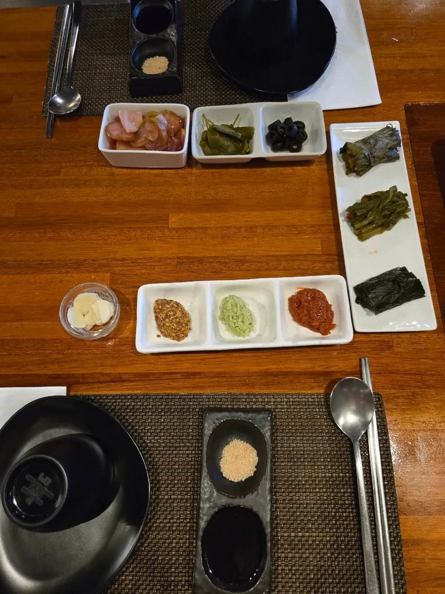 Table setting prepared in advance at Suksung Myeongjak Cheongna