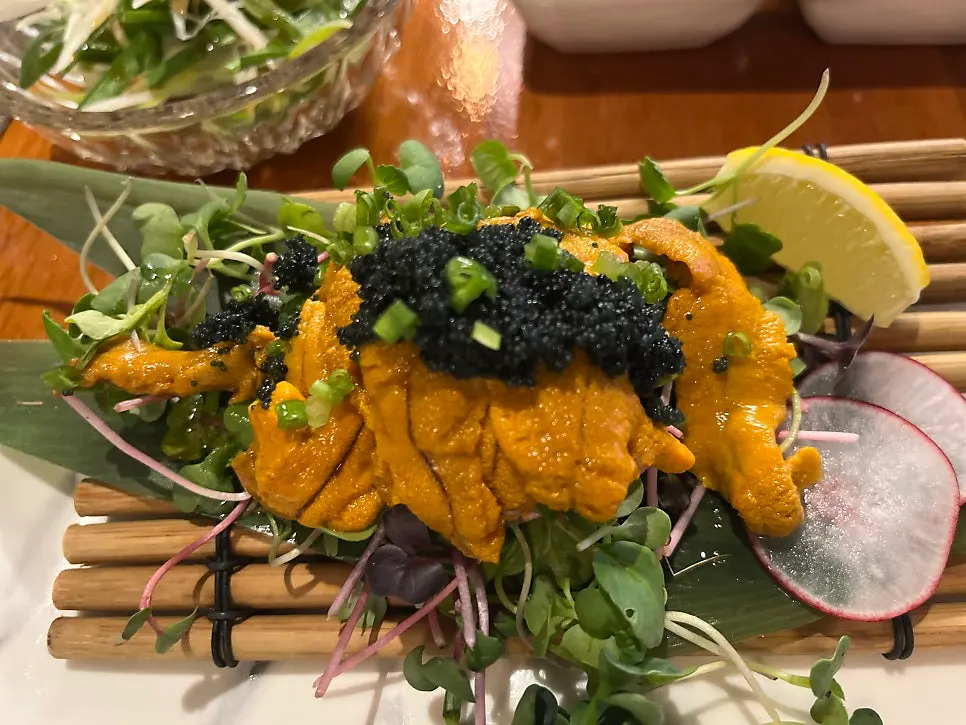 Sea urchin roe served with wasabi and dried seaweed for wraps