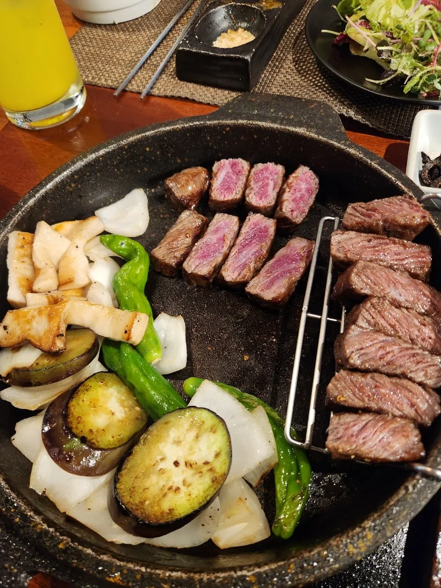 오징어와 바지락이 들어간 된장죽 속 해물