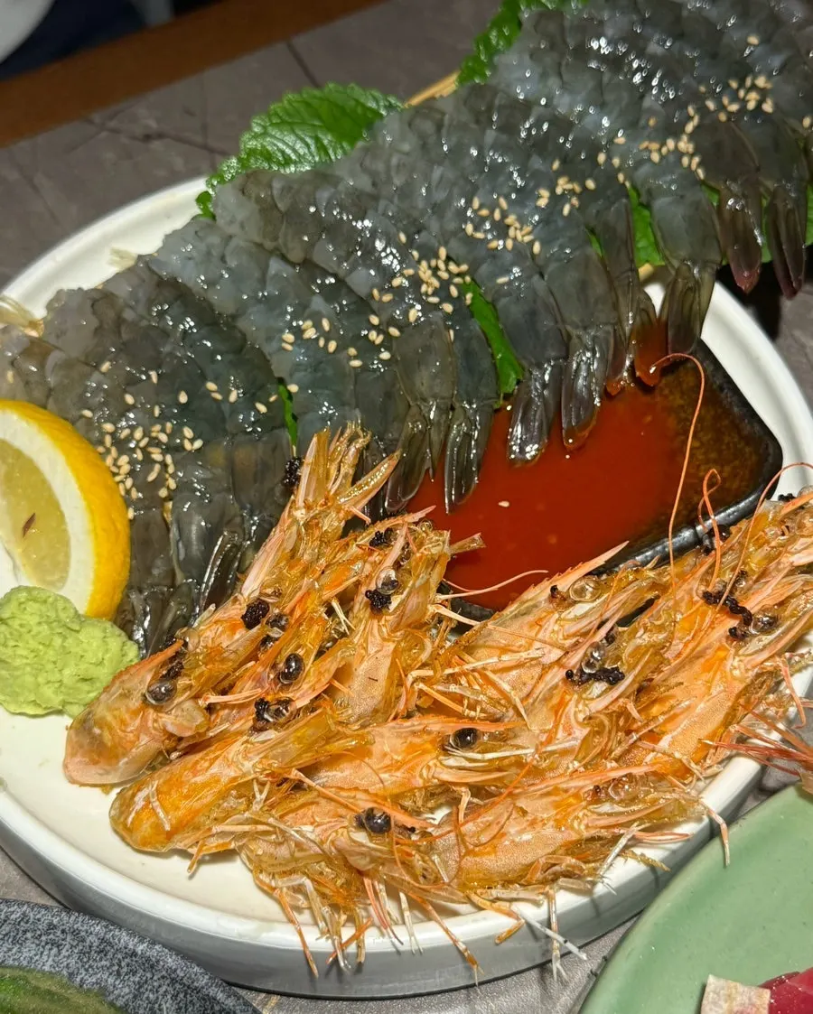 손질해서 나온 제철 생새우회