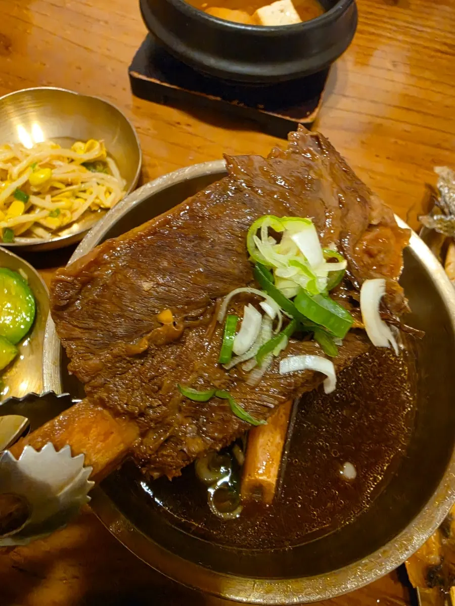 Weekday-only braised galbi with large rib bones