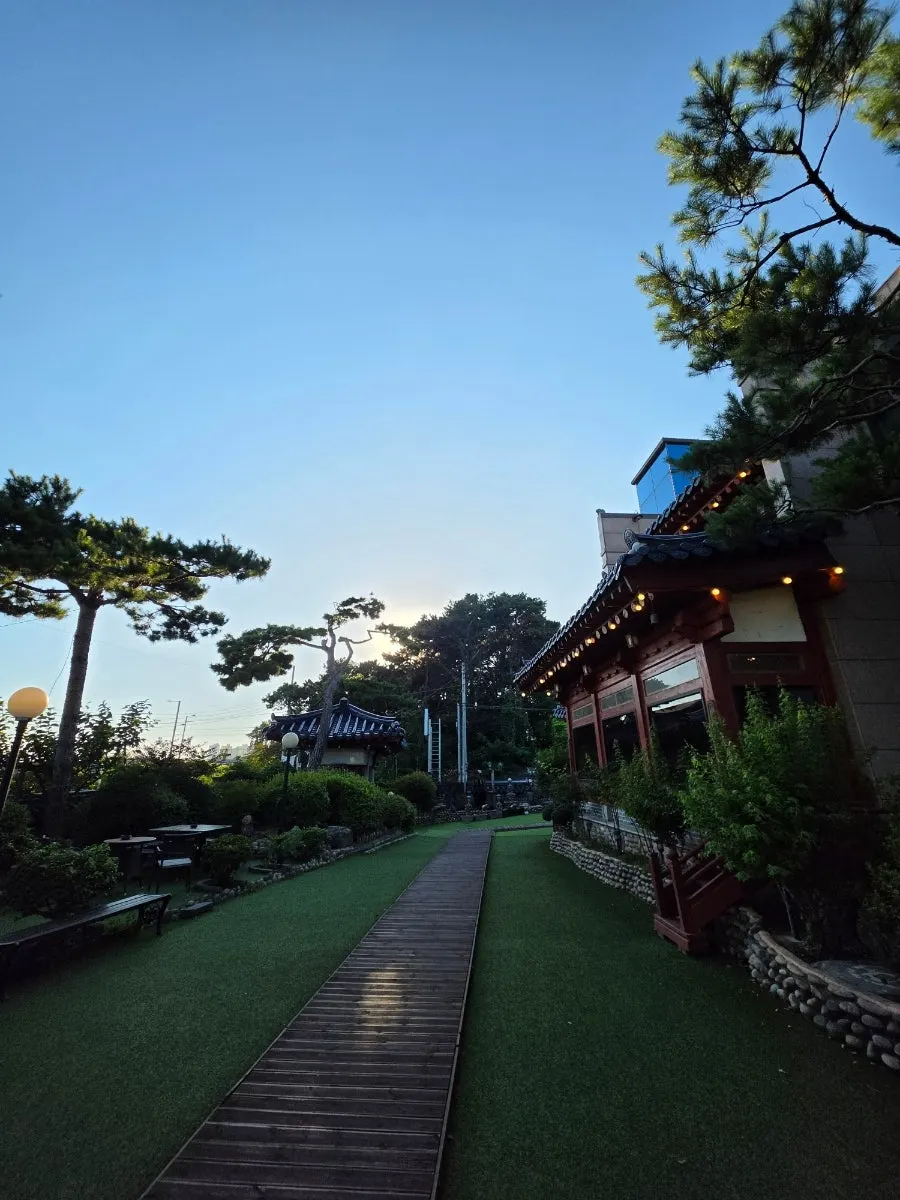 Suksudaega's hanok exterior at dusk
