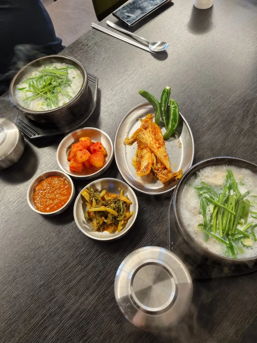 고기가 넉넉히 들어간 고기국밥