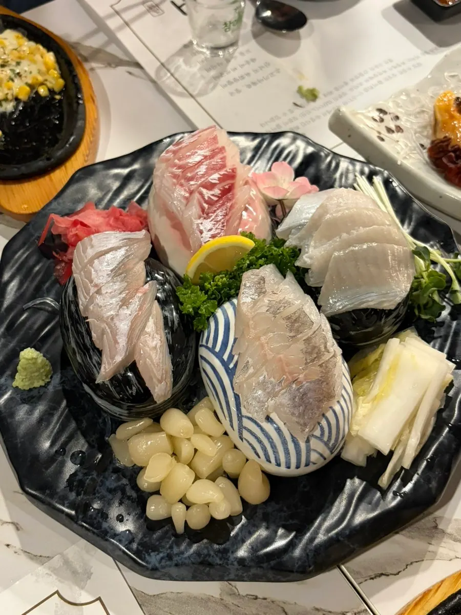 참돔 머리구이 접시