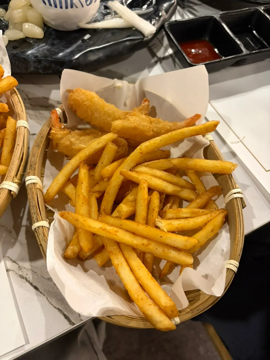 육회와 산낙지탕탕이 접시