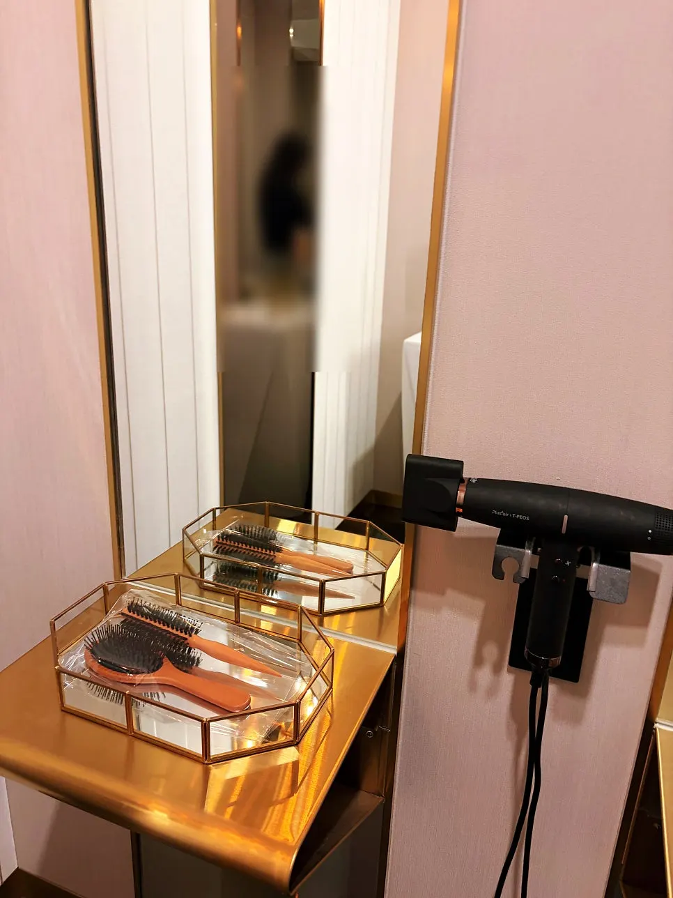 Getting-ready space after skincare treatment