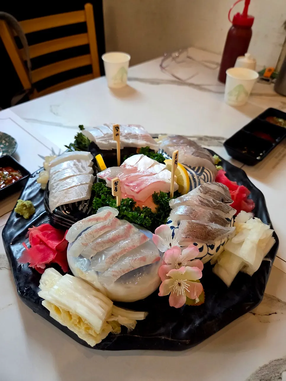 Thickly arranged assorted aged sashimi