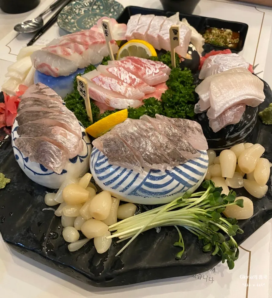 소고기야채죽과 멍게 구성