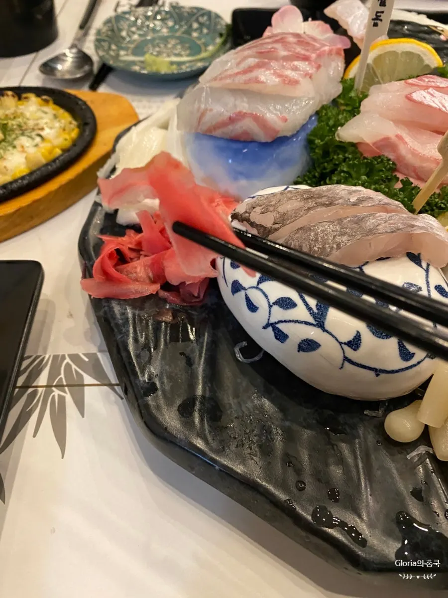 콘치즈와 곁들임 반찬