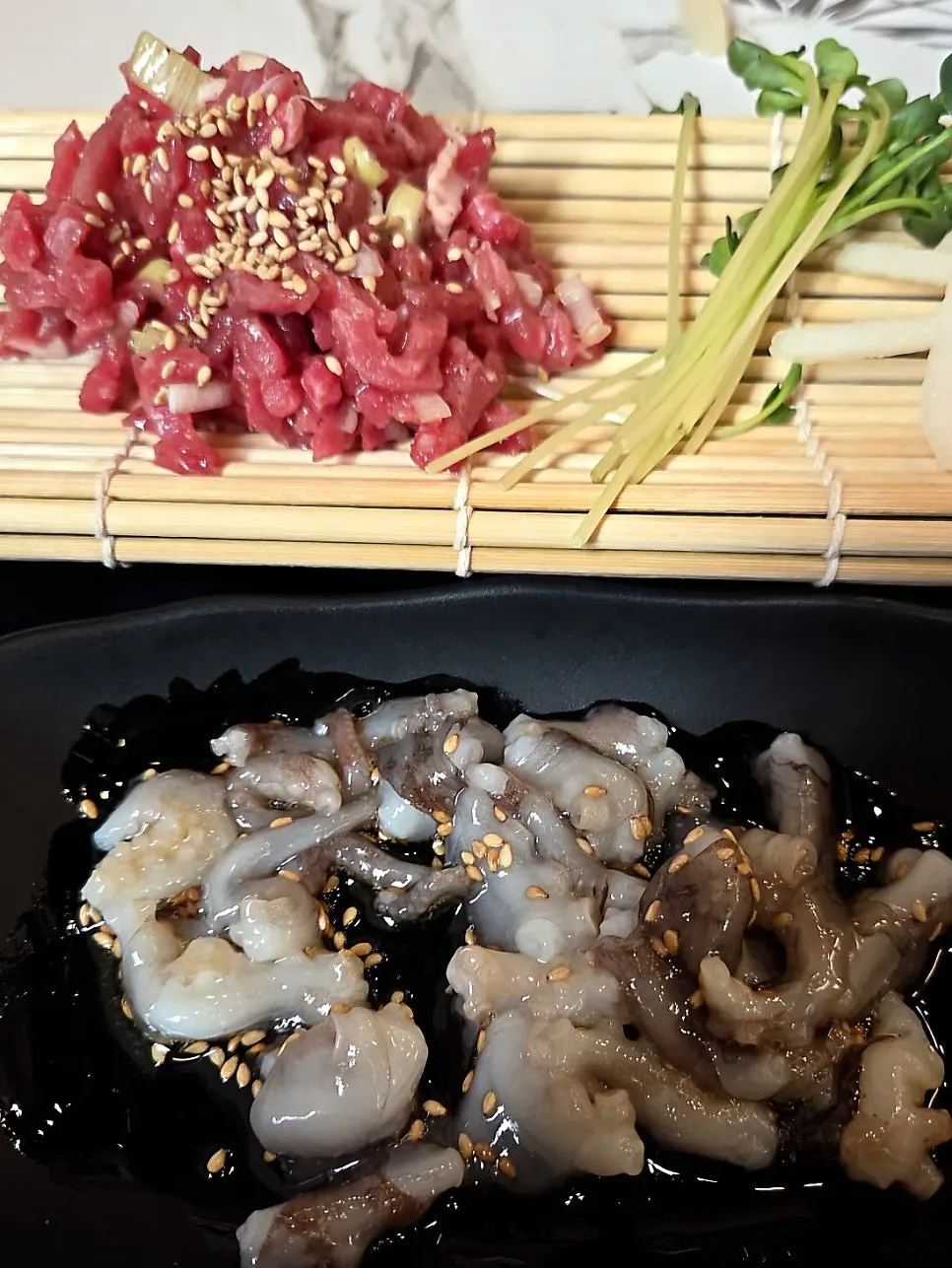 Tangtangi with live octopus and beef tartare