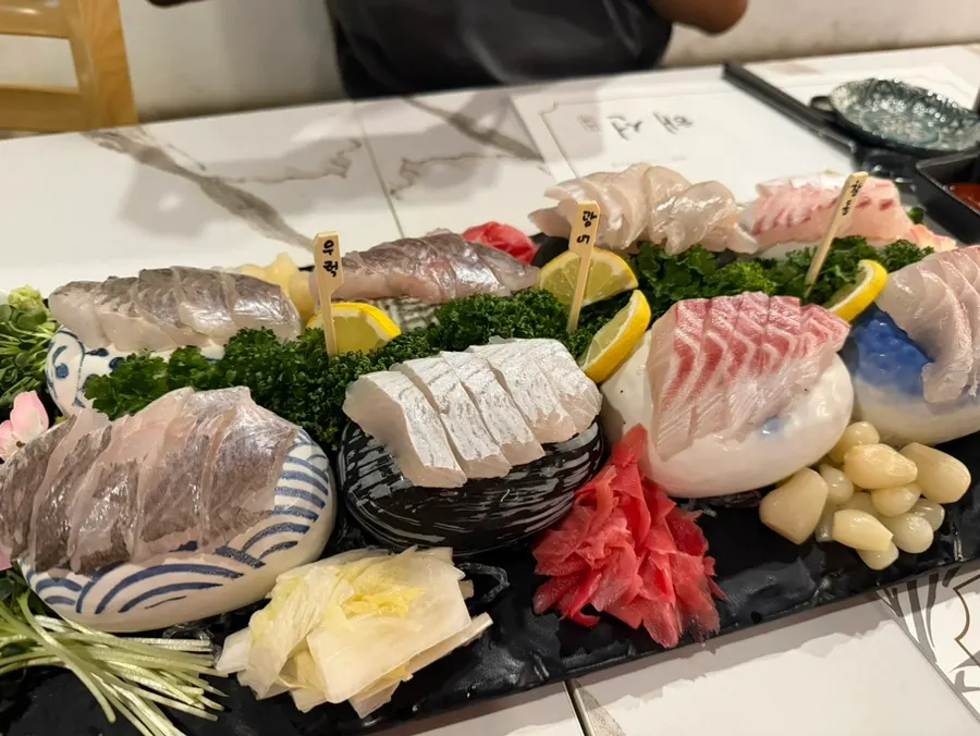 Chewy assorted aged sashimi
