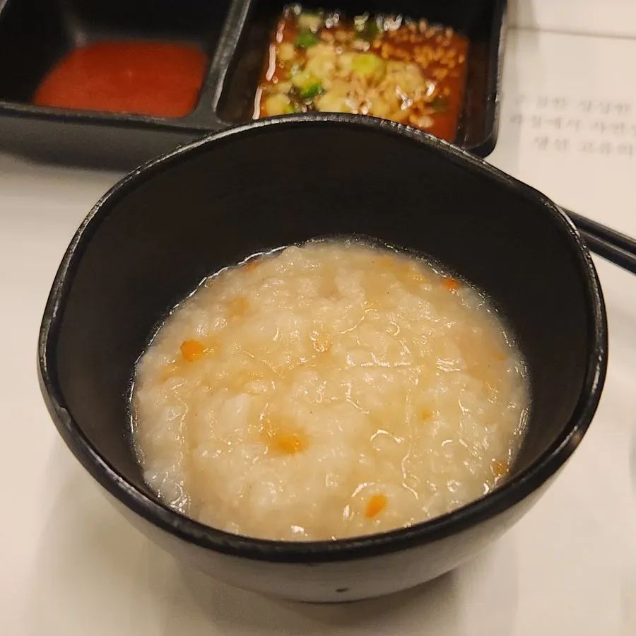 Beef-and-vegetable rice porridge and soy-based soup