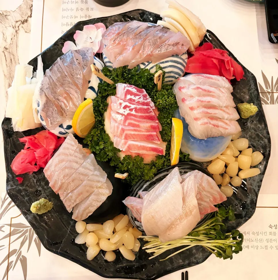 The arriving platter of aged sashimi course dishes