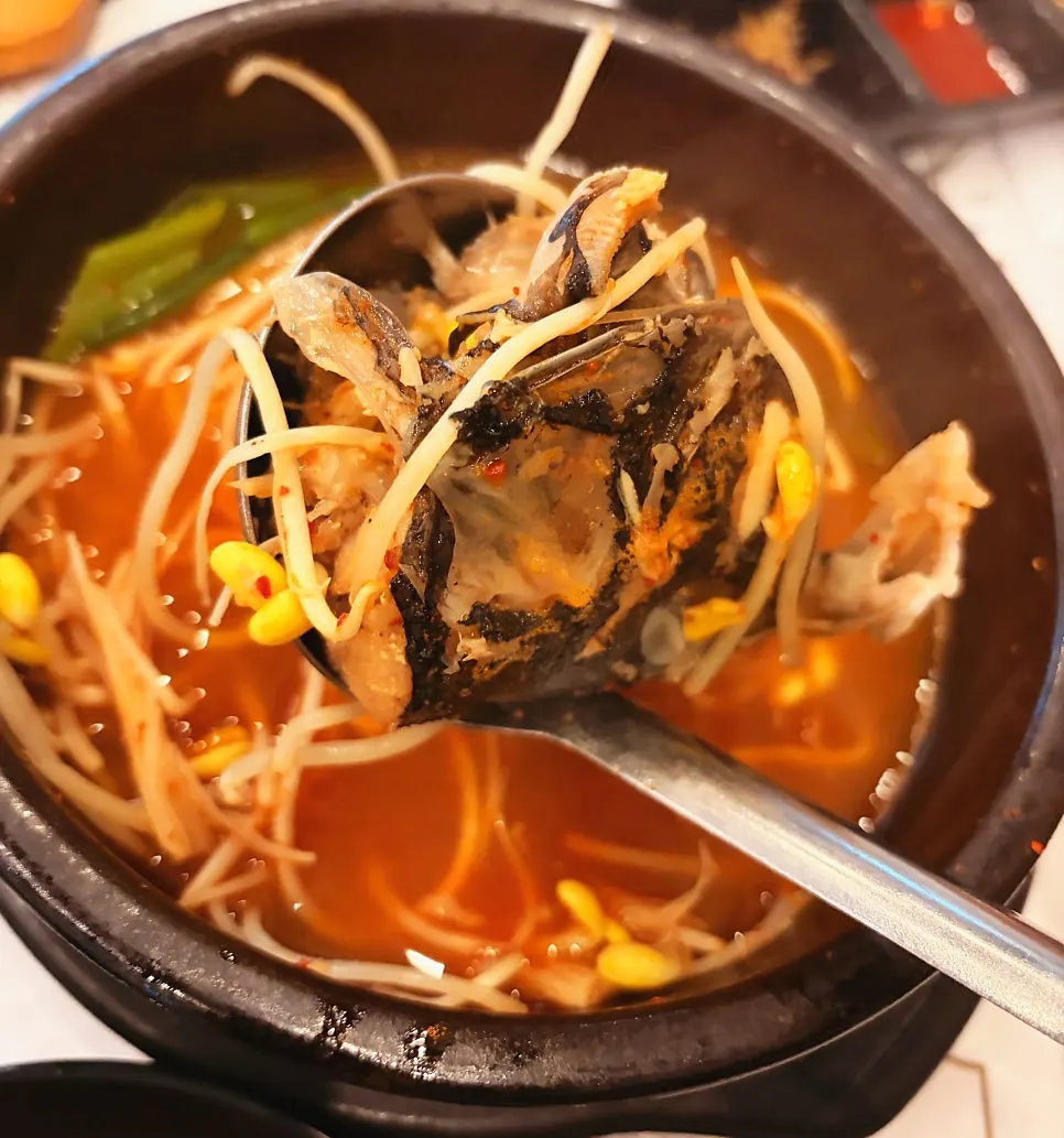 Bean sprout maeuntang boiling in an earthenware pot