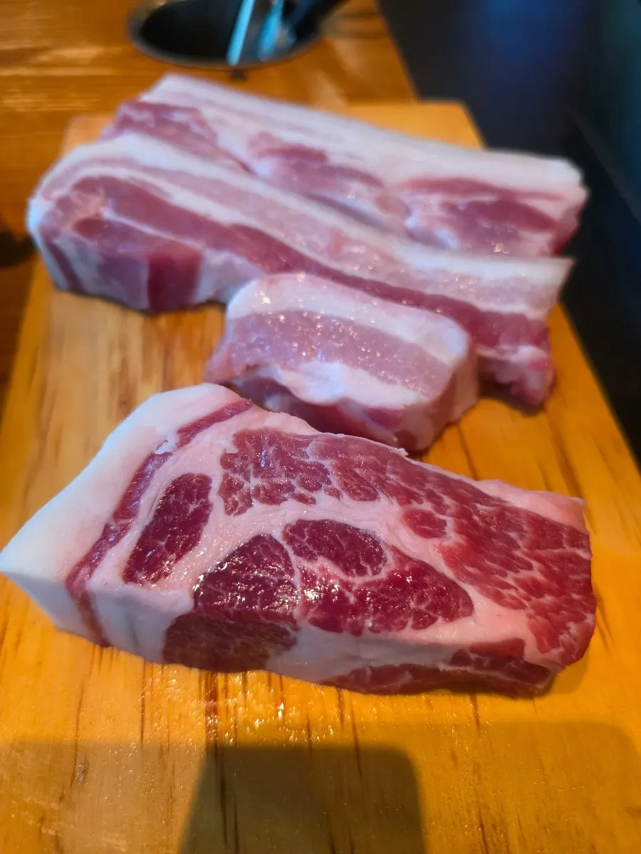 Thick-cut antibiotic-free black pork raw meat