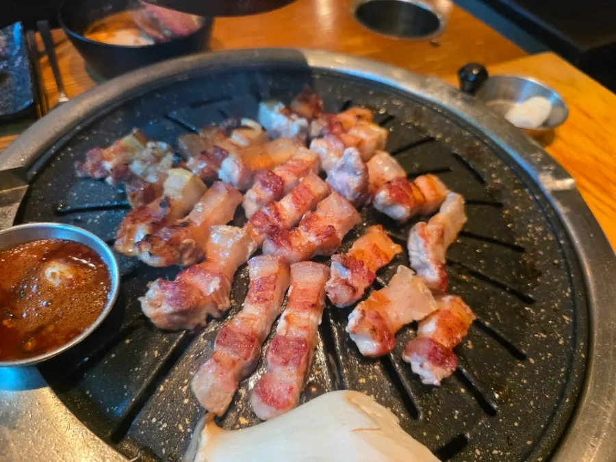 Black pork sliced into bite-sized pieces