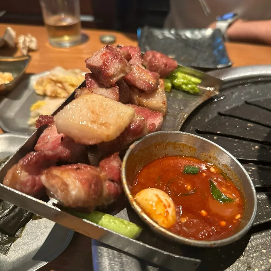 A plate with both ogyeopsal and mokssal