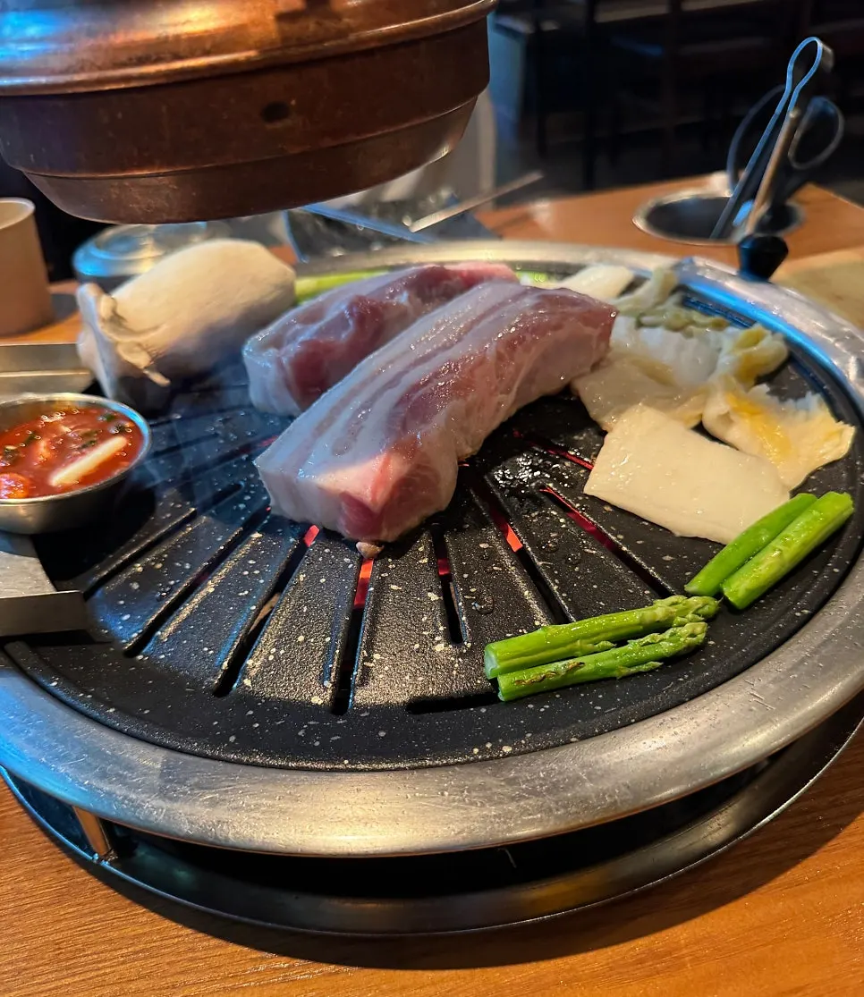 Sign explaining the recommended eating order for black pork