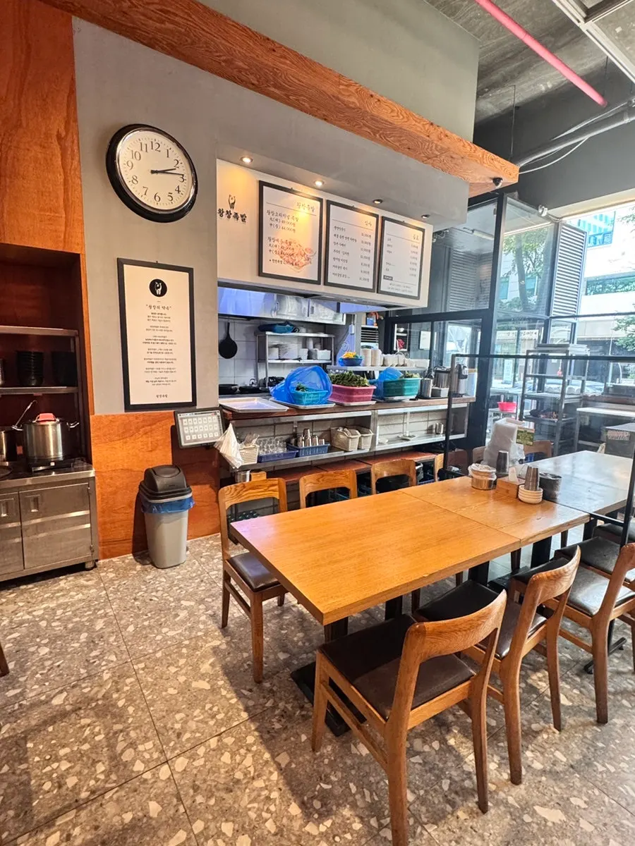 A 6-person table for group gatherings