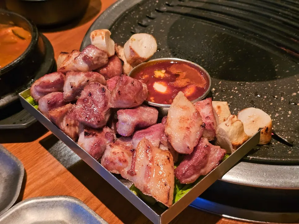 버섯 백김치 아스파라거스 곁들임