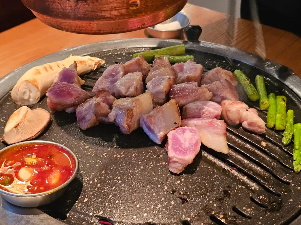 명이나물 파채 백김치 기본찬