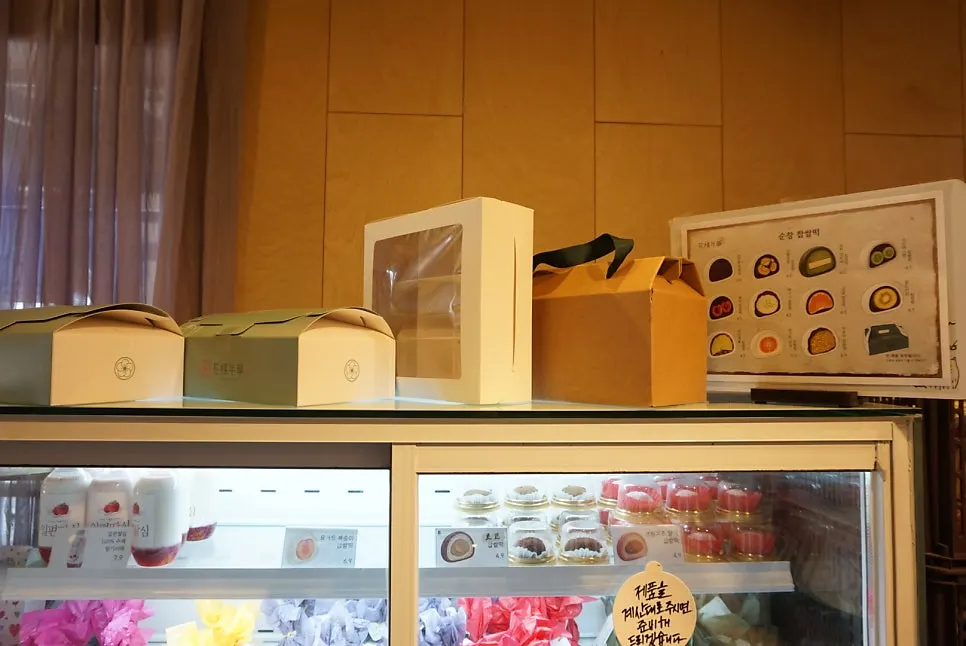 Self-service dishware corner