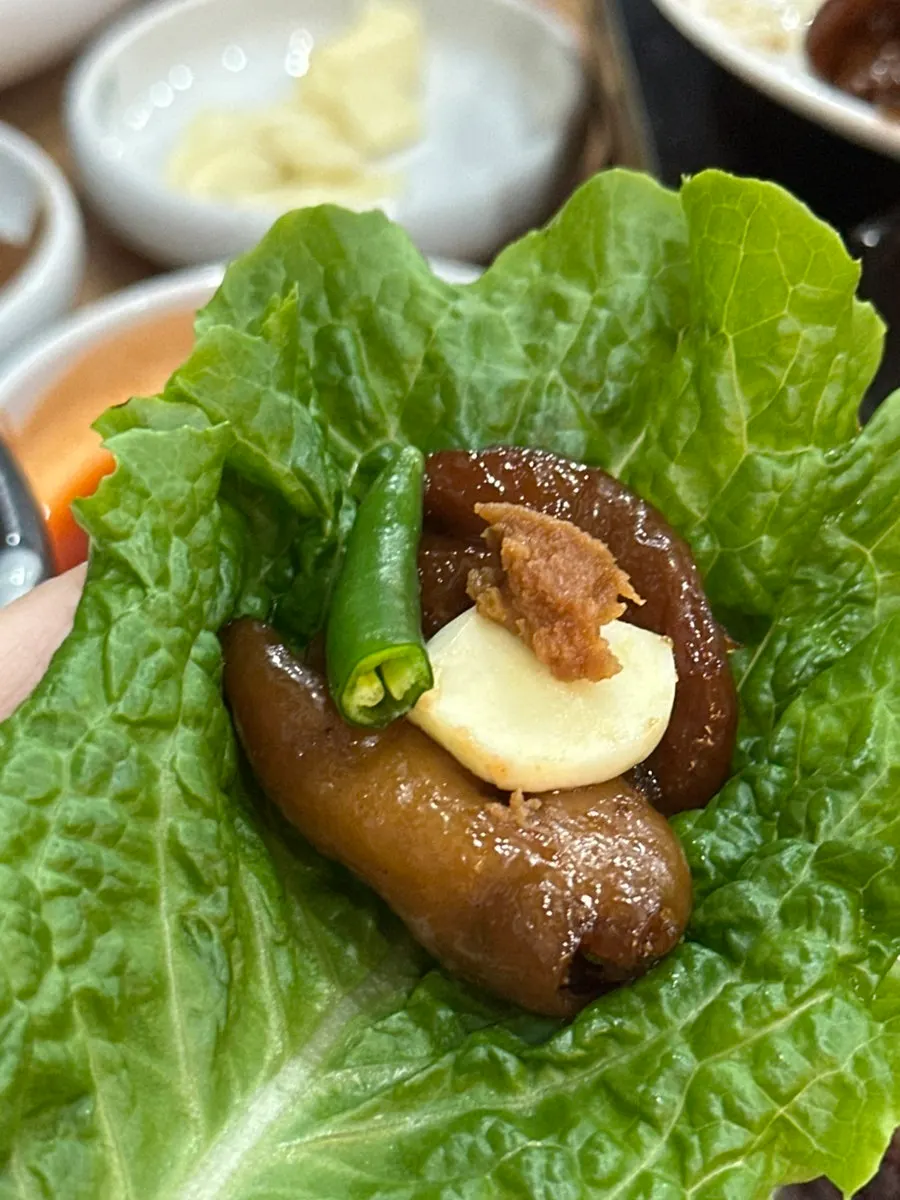 쫀득한 곱창구이 클로즈업