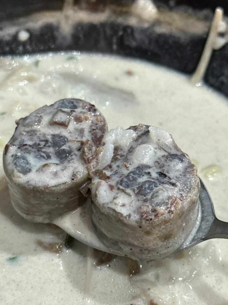 크림순대국밥 국물 클로즈업