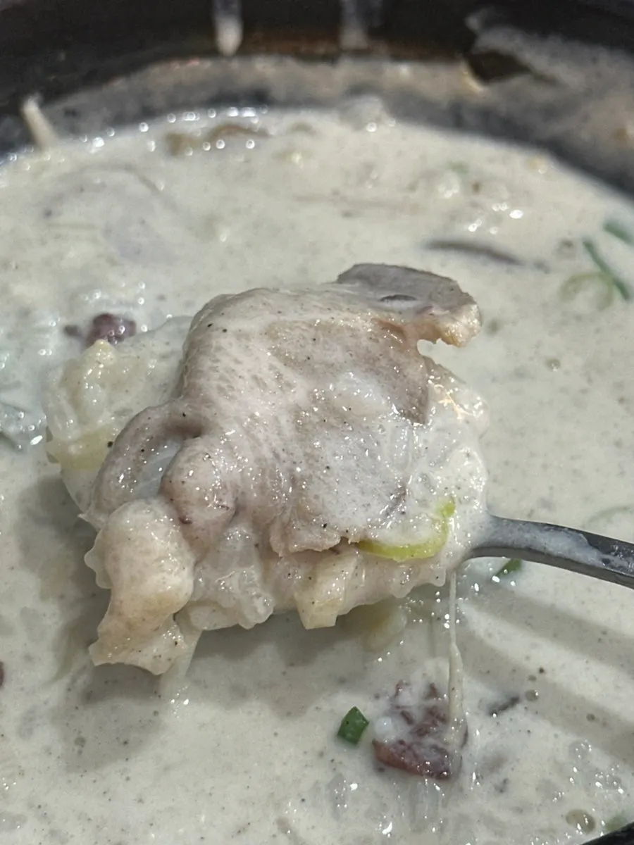 크림순대국밥 속 순대와 고기 건더기