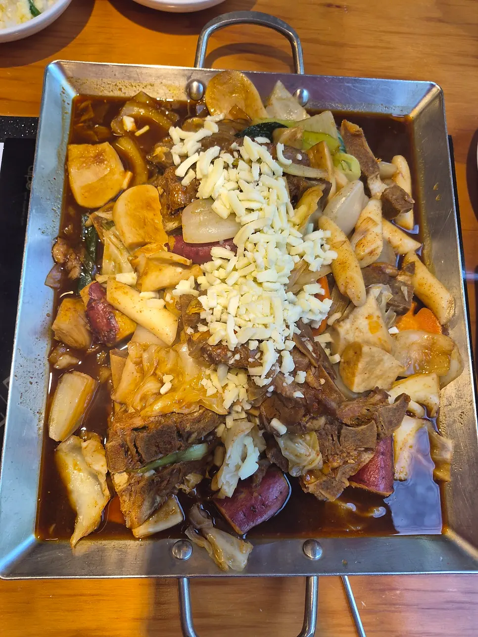 Medium-size grilled cheese pork bone stew with sweet potato and rice cake