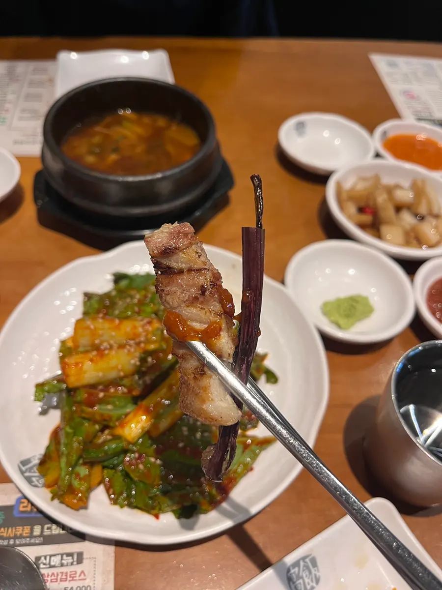 Samgyeopsal dengan sos myeongran bawang putih