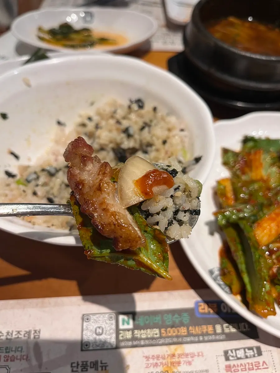 Myeongin Myeongran Rice dimakan bersama daging