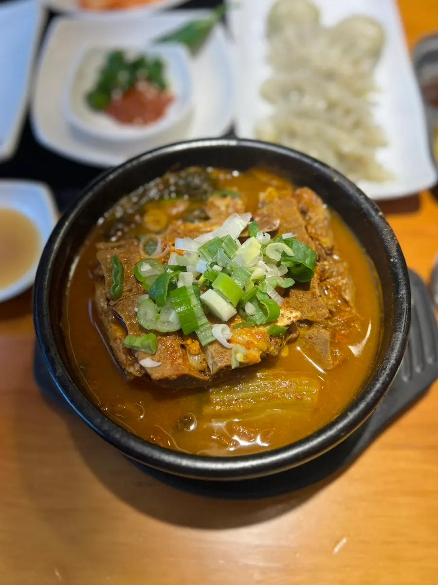 Namja-tang served full in an earthenware bowl