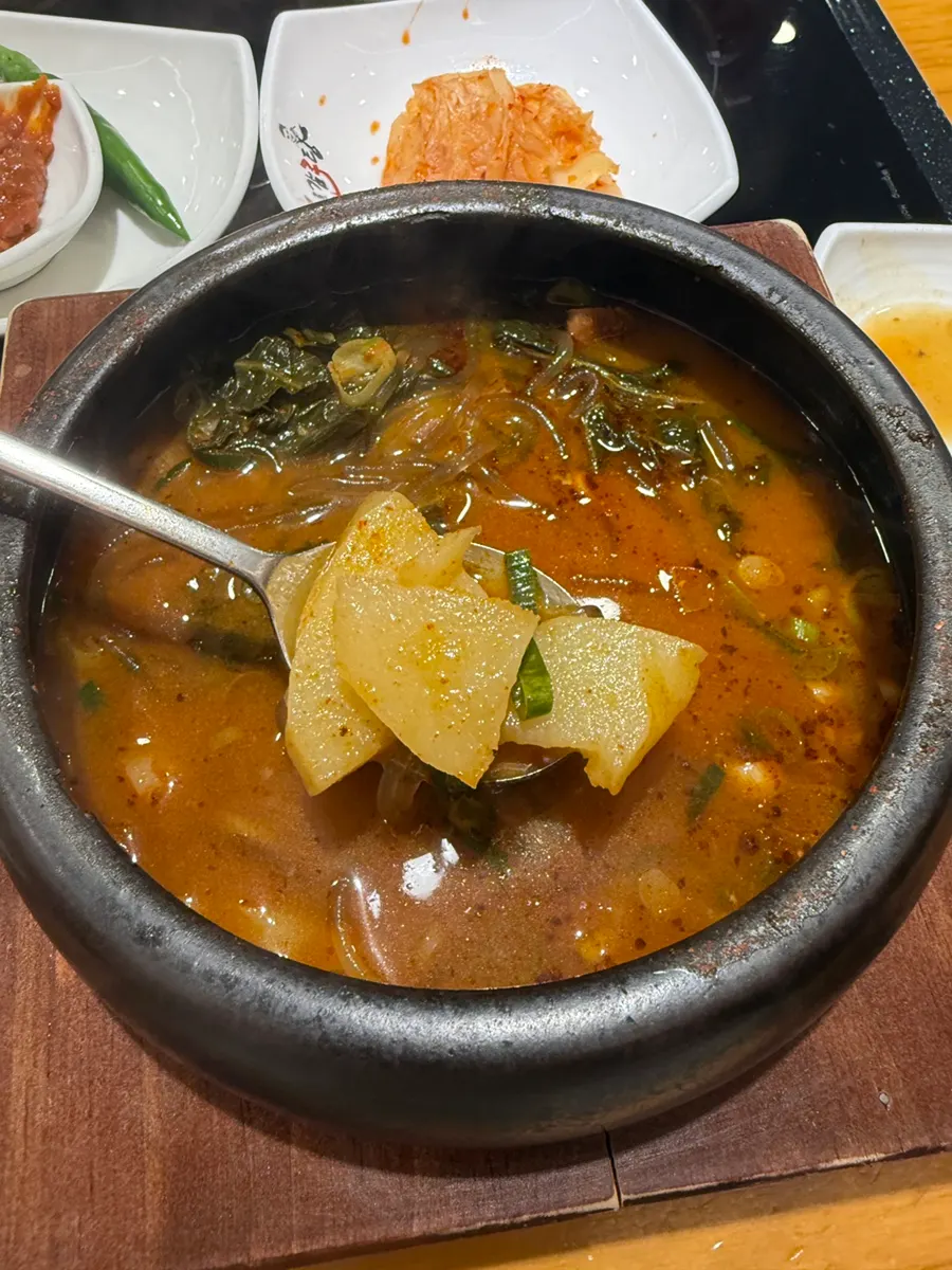 A meal of namja-tang with white rice