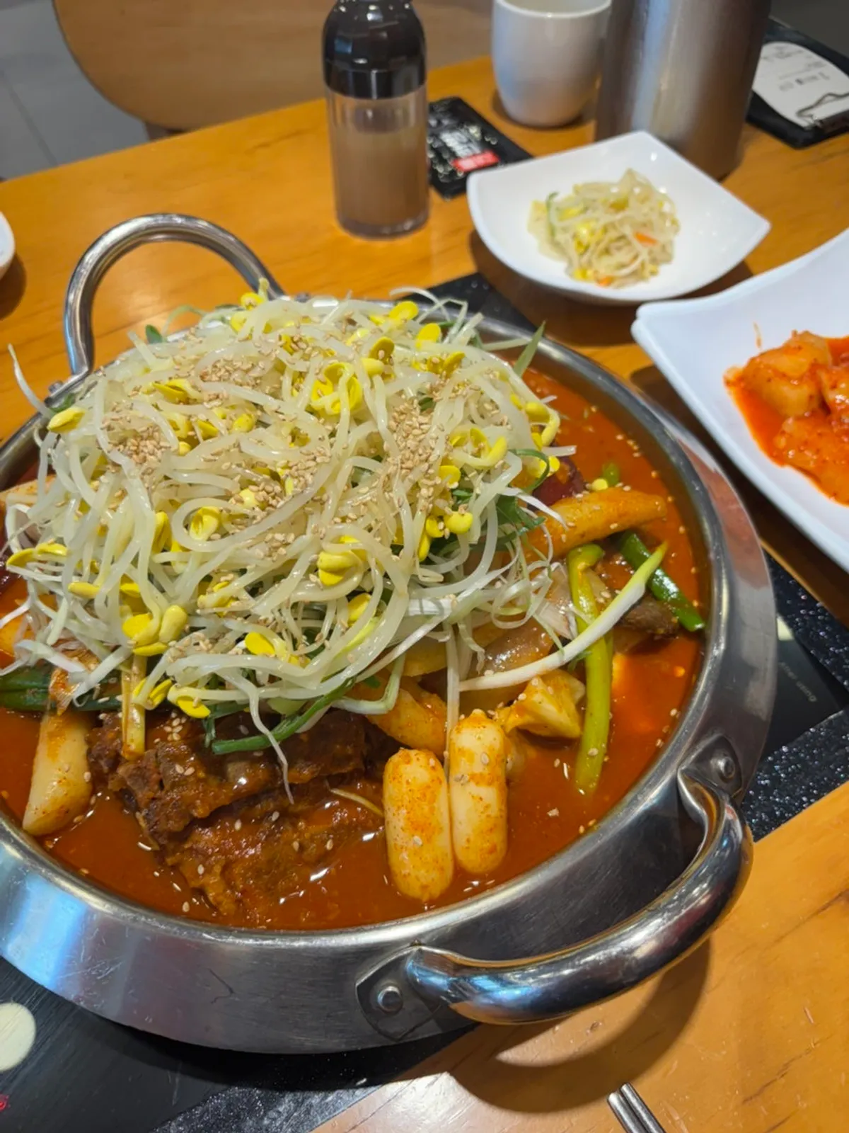 Yeoshin-bbyeojjim small topped with bean sprouts and cheese rice cake