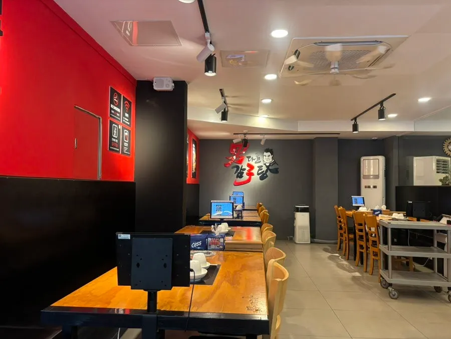 Roomy restaurant interior suitable for group visits