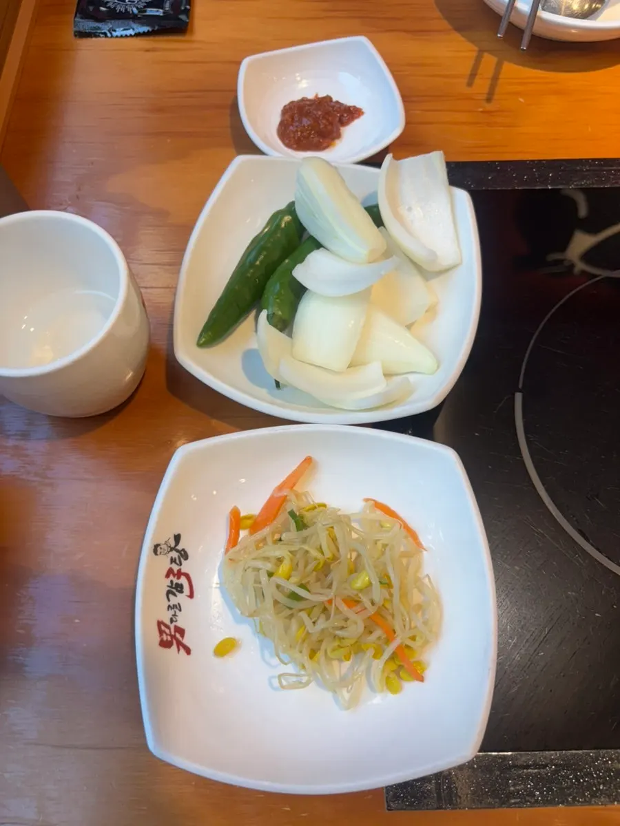 Basic side dishes served alongside the bone stew