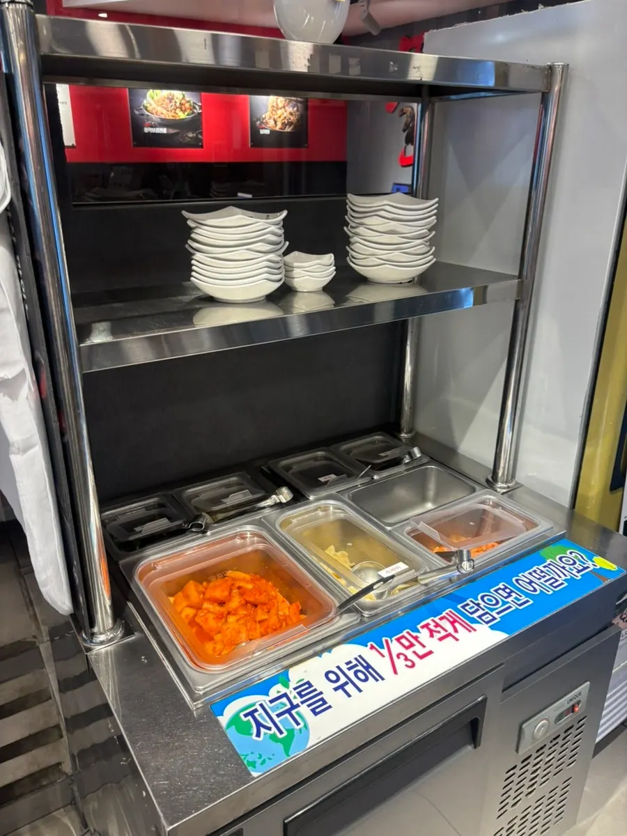 Onions at the self-refill side dish station