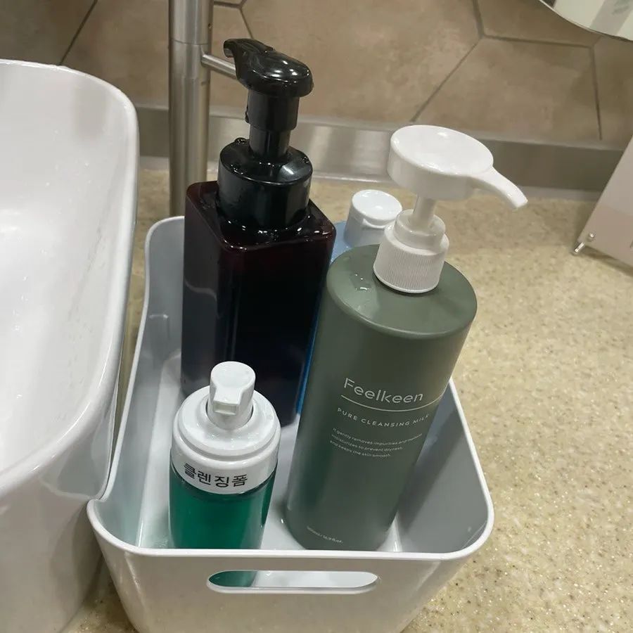 Hair products in the powder room at Yakson Myeongga Suncheon