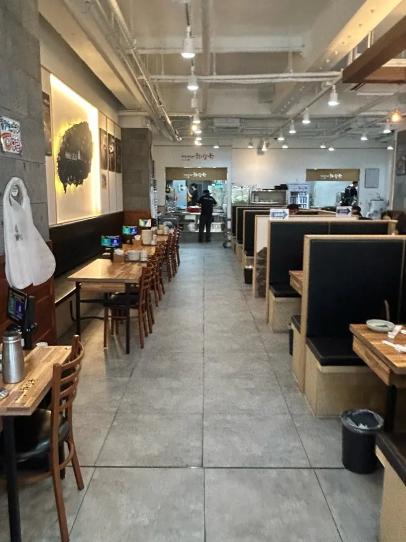Interior seating with wide spacing between tables
