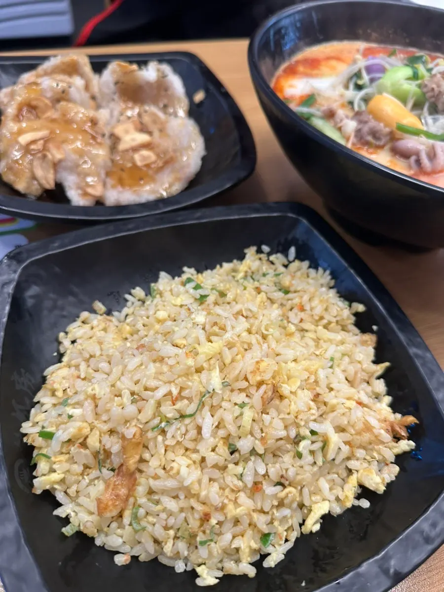 Fluffy fried egg fried rice