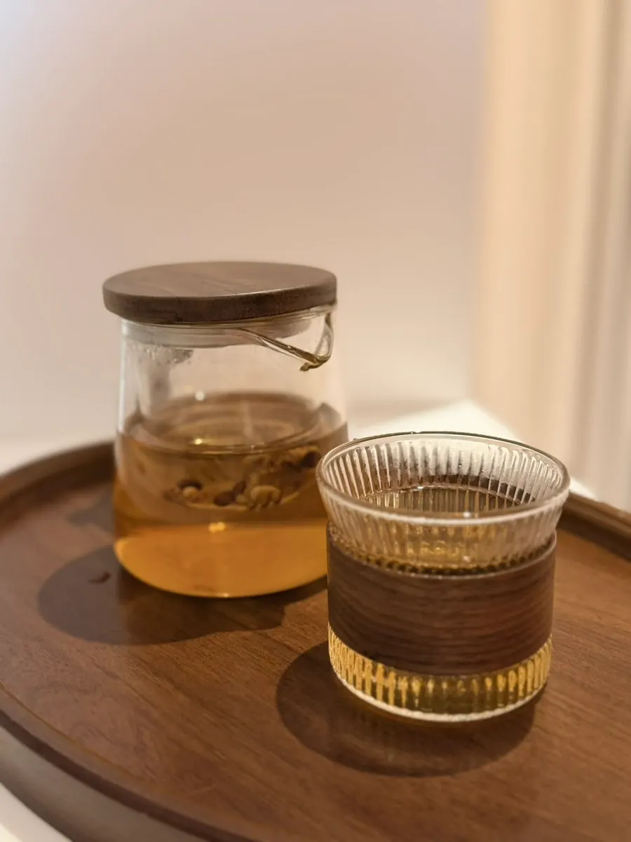 Amenities prepared in the powder room before treatment