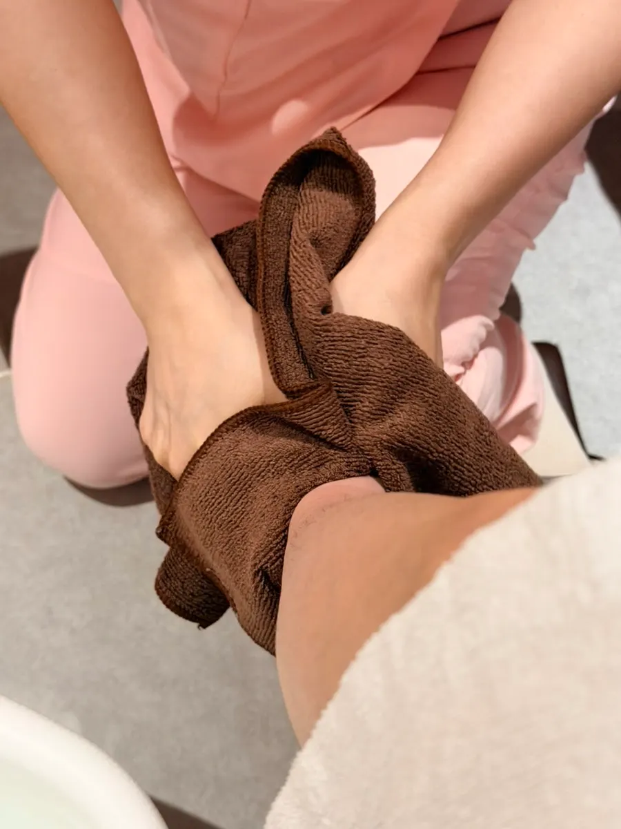 EMS foot bath enjoyed with warm tea