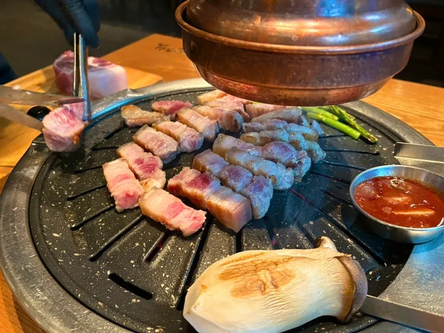 Black pork cut into bite-sized pieces