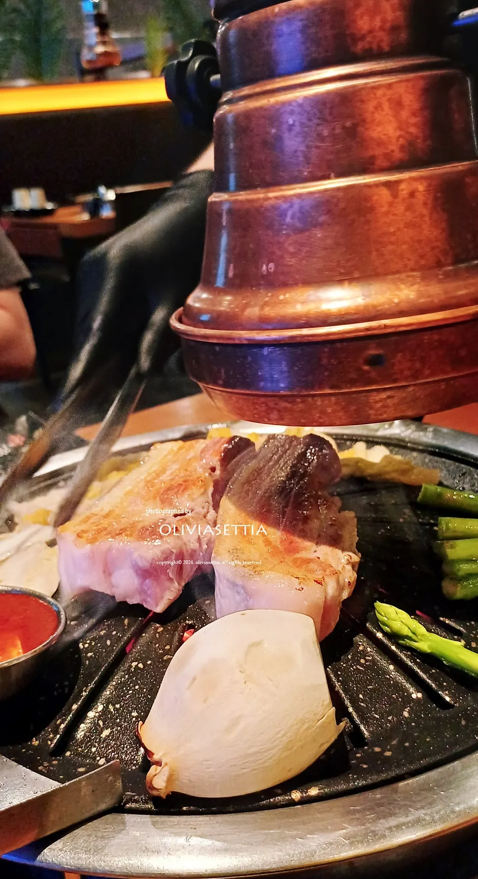 불판에 함께 올린 백김치
