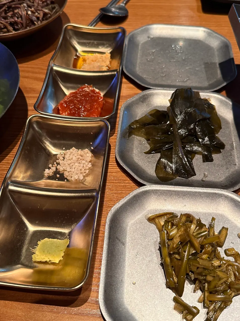 Side dishes and pickled shredded scallions pre-set from the reservation