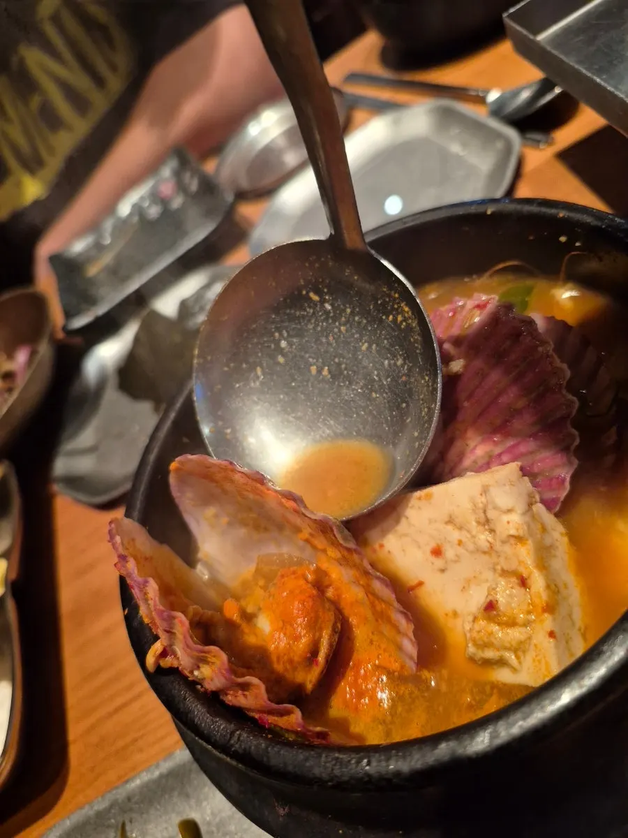큼직한 두부가 들어간 된장찌개