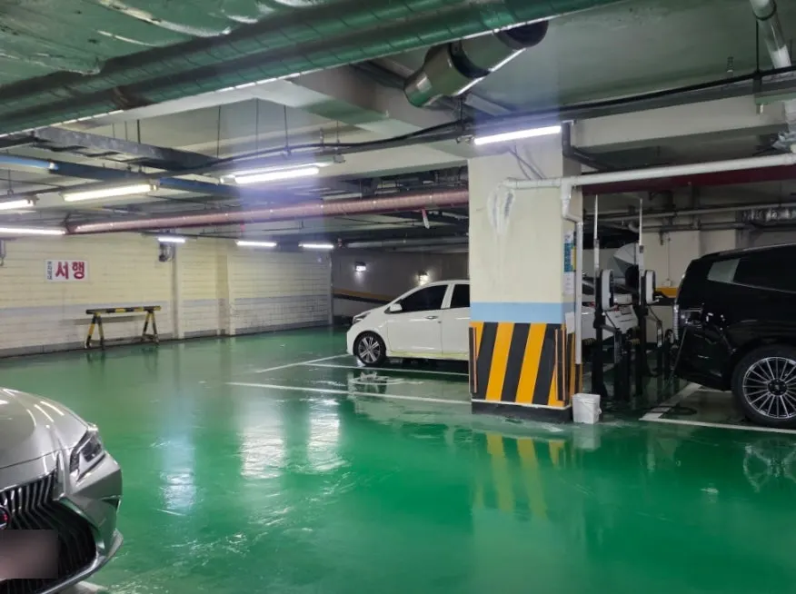 Entrance to the underground parking lot at Daedeok Plaza